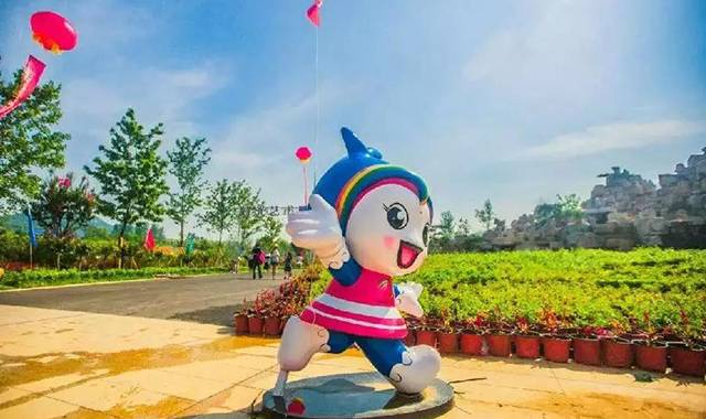 彩虹广场塑像.jpg